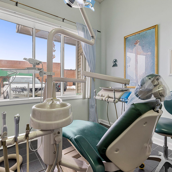 Dentist in 03054